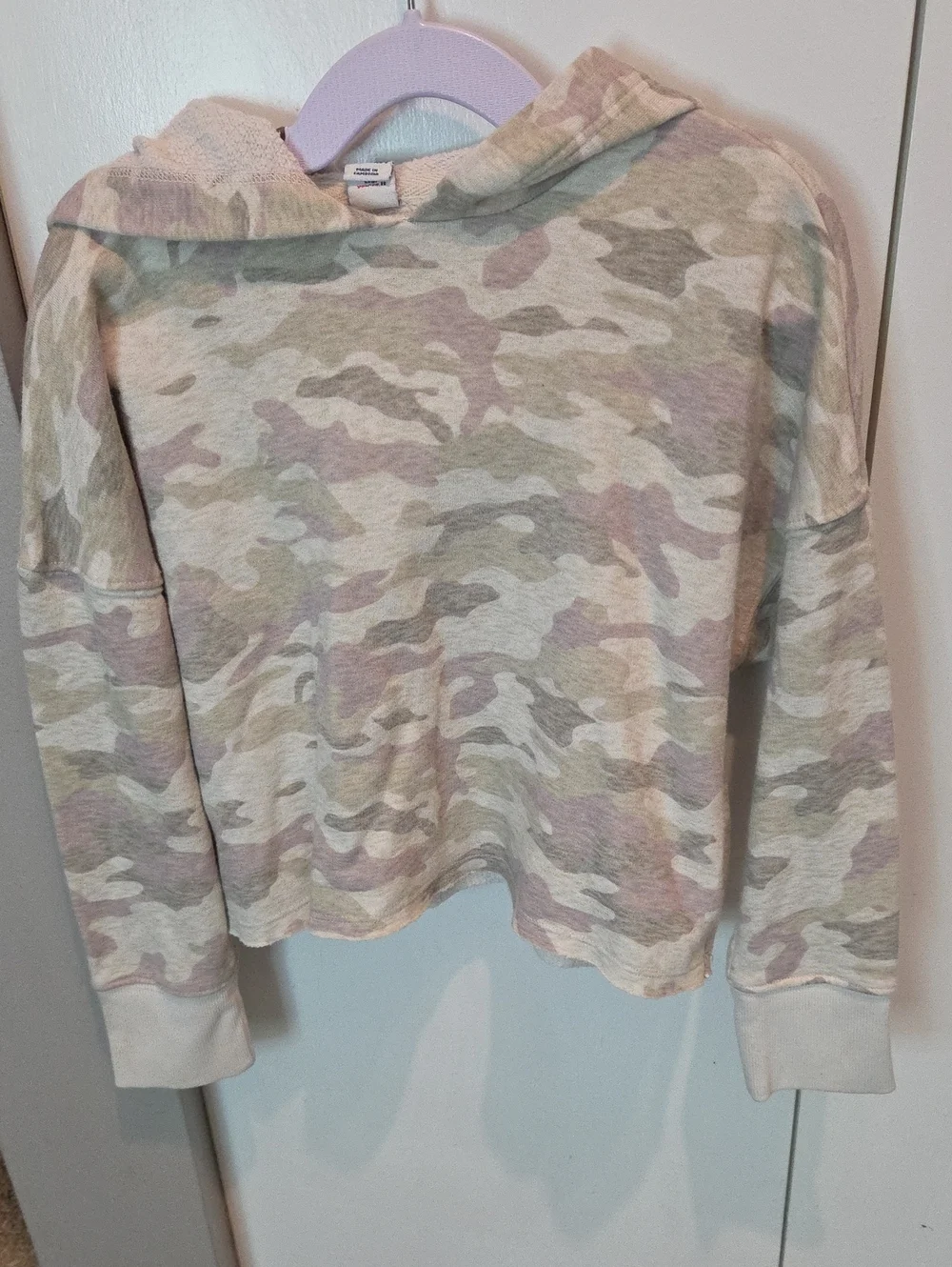 Old Navy Girls' Cropped Camouflage Hoodie - Pastel Camo